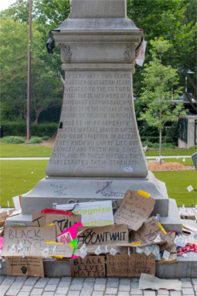 It shows one
of the four sides of the obelisk, with an inscription that says: 'After forty two years another generation bears witness
to the future that these men were of a covenant keeping race who held fast to the faith as it was given by the fathers
of the Republic. Modest in prosperity, gentle in peace, brave in battle, and undespairing in defeat, they knew no law of
life but loyalty and truth and civic faith, and to these virtues they consecrated their strength.' It also has some
graffiti on it, and the base is covered in Black Lives Matter signs