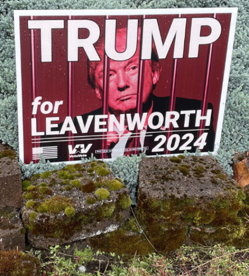 The sign says 'Trump... for Leavenworth'